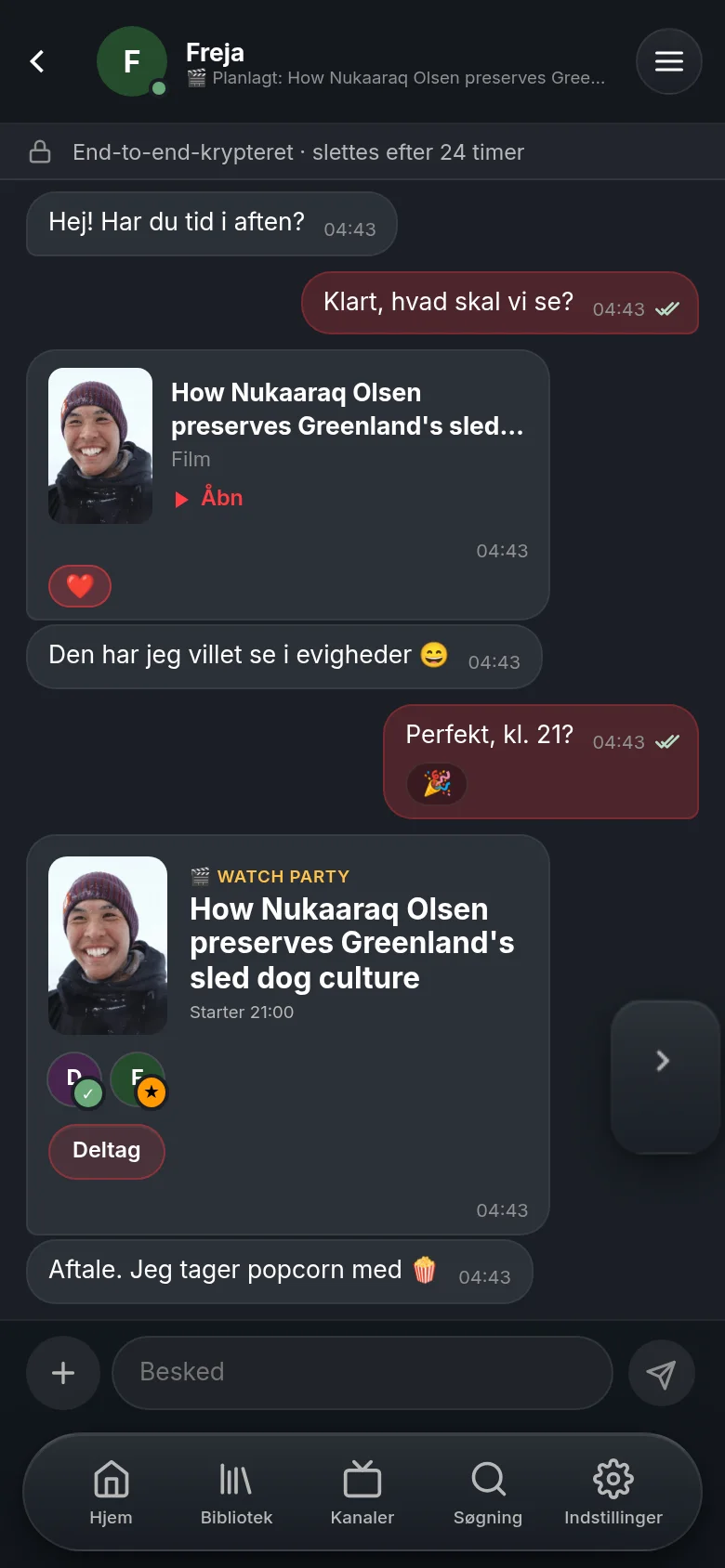 En chat med Freja i Vuma på en mobil: en delt DW-dokumentar som et kort med et hjerte, et watch-party-kort til kl. 21 med en Deltag-knap, og linjen om, at chatten er end-to-end-krypteret og slettes efter 24 timer.