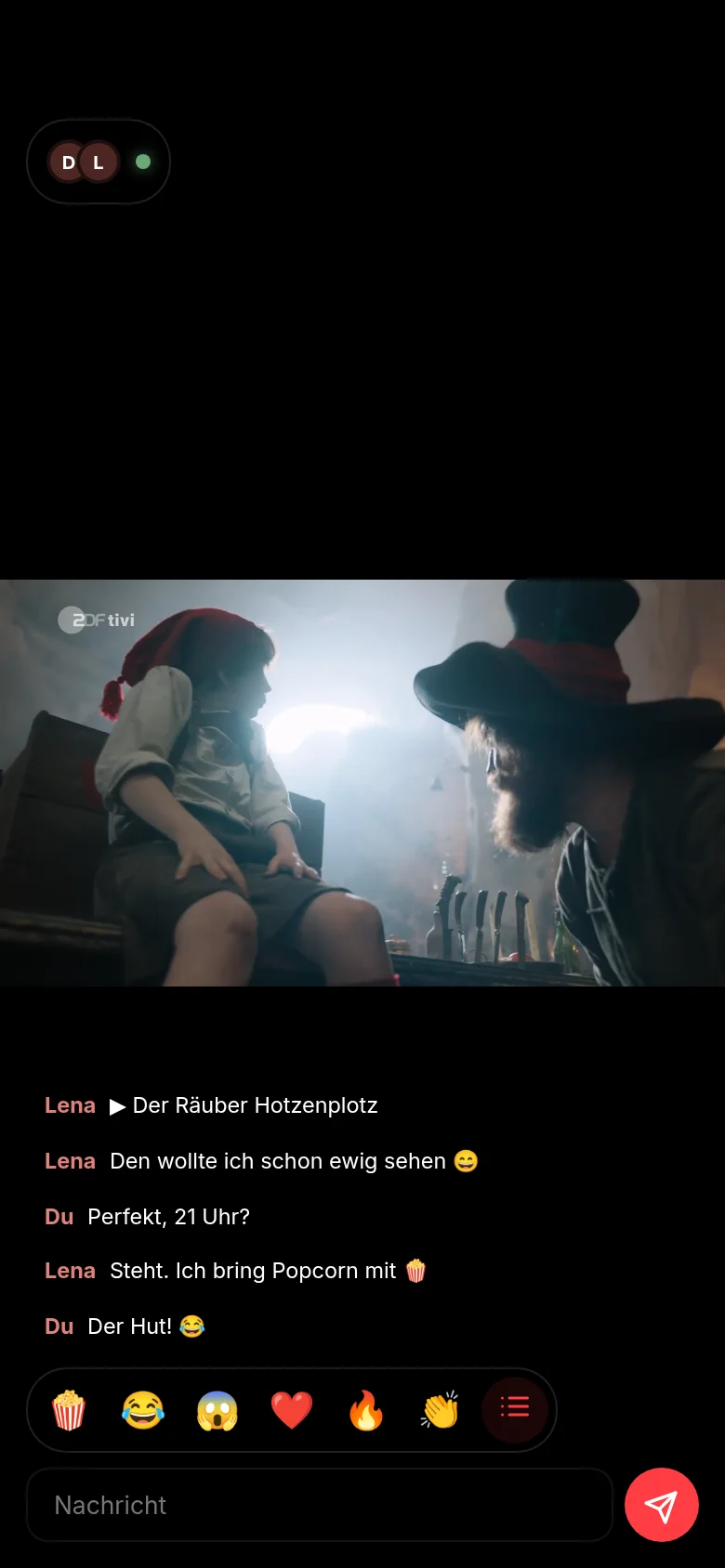 Dieselbe Watch Party auf einem Handy: das Bild oben, darunter der Chat mit Lena und die Reaktionen.