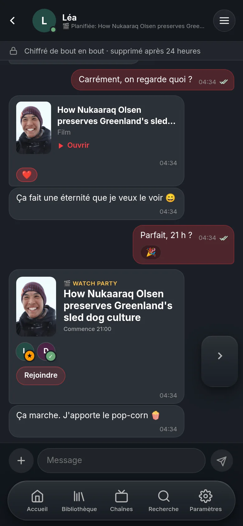 Un chat avec Léa dans Vuma sur un téléphone : un documentaire DW partagé sous forme de carte avec un cœur, une carte de watch party pour 21 h avec un bouton Rejoindre, et la ligne indiquant que le chat est chiffré de bout en bout et s'efface après 24 heures.