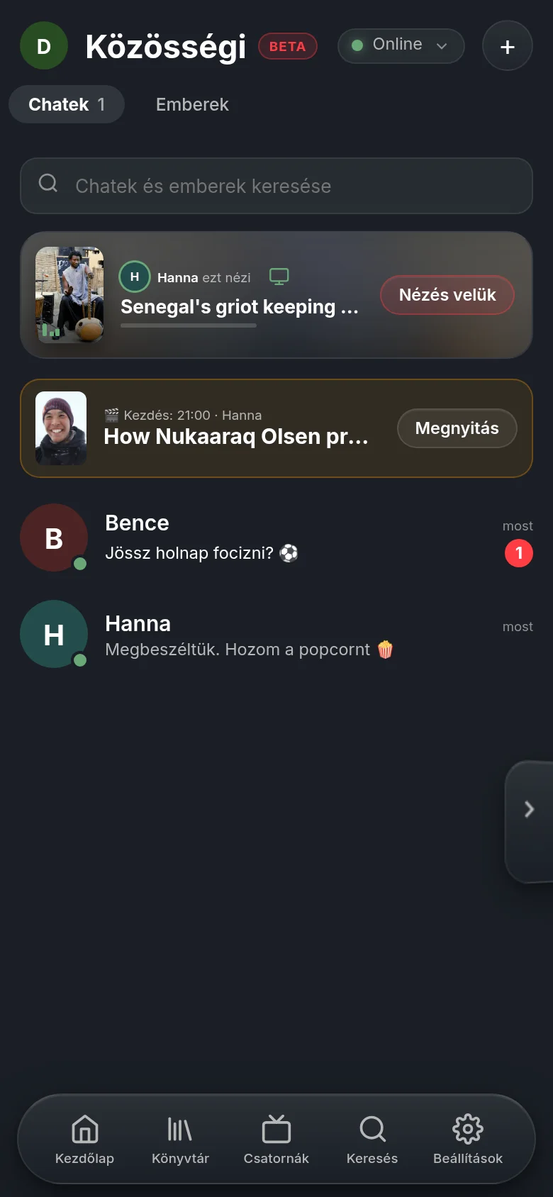 Social a Vumában egy telefonon: felül a sor, hogy Hanna épp egy DW-dokumentumfilmet néz, egy gombbal a közös nézéshez; alatta a tervezett watch party és a chatek Bencével és Hannával.